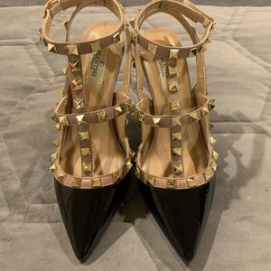 NWOT Valentino RockStud Heels